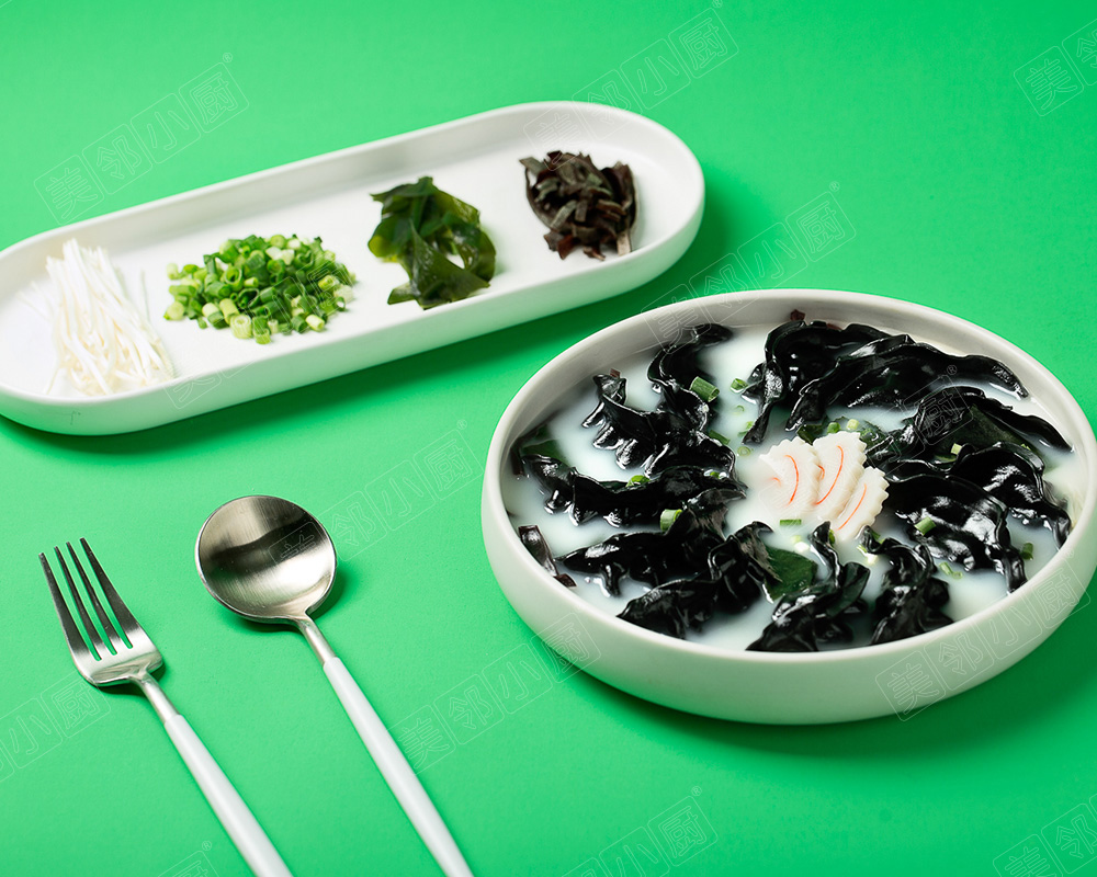 魚(yú)湯墨魚(yú)餃